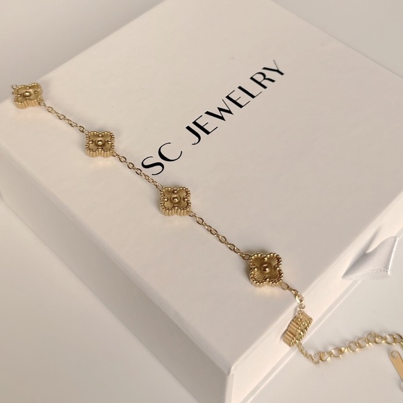 Petite Gold Clover Bracelet Double Sided - Picture 4 of 10